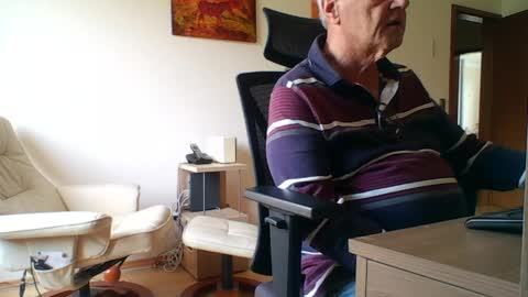 camcologne online show from April 9, 2026, 10:42 am