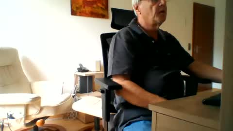 Snapshot of camcologne chatting on June 12, 2026, 8:24 am camcologne online show from June 12, 2026, 8:24 am