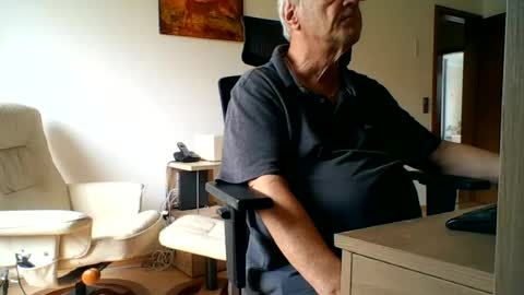 Snapshot of camcologne chatting on June 15, 2026, 9:22 am camcologne online show from June 15, 2026, 9:22 am