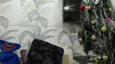 CamDiva1 online show from February 18, 2025, 4:05 pm