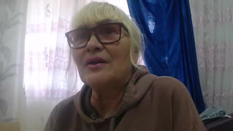 CamDiva1 online show from October 13, 2025, 8:14 am