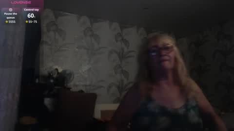 CamDiva1 online show from November 30, 2025, 7:18 pm