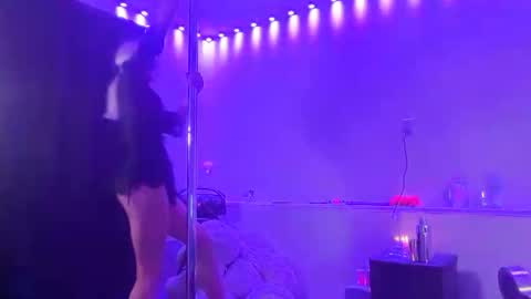 camcam online show from January 13, 2026, 4:40 am