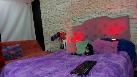 Snapshot of cameron_april chatting on November 10, 2025, 11:42 am cameron_april online show from November 10, 2025, 11:42 am