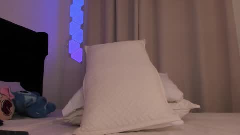 Snapshot of cameron_lyra chatting on November 14, 2025, 2:10 am Cameron online show from November 14, 2025, 2:10 am