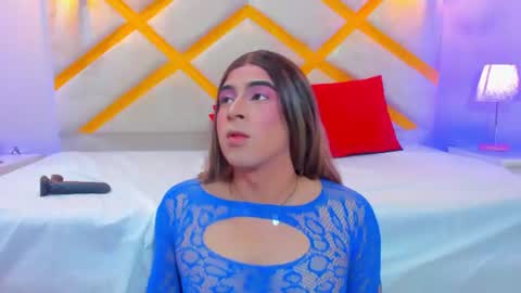 Snapshot of cami_rouxx chatting on July 19, 2026, 7:39 pm cami_rouxx online show from July 19, 2026, 7:39 pm