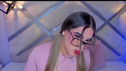 Snapshot of cami_rouxx chatting on July 27, 2026, 3:35 am cami_rouxx online show from July 27, 2026, 3:35 am