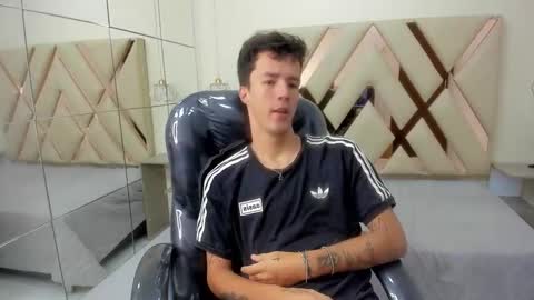 Snapshot of camievan chatting on March 2, 2026, 1:07 pm camievan online show from March 2, 2026, 1:07 pm