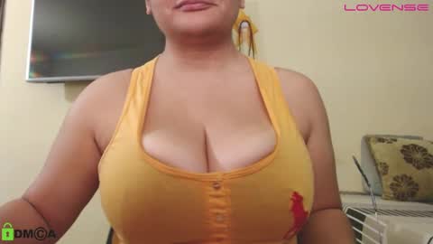 Camila  online show from October 3, 2025, 4:37 pm