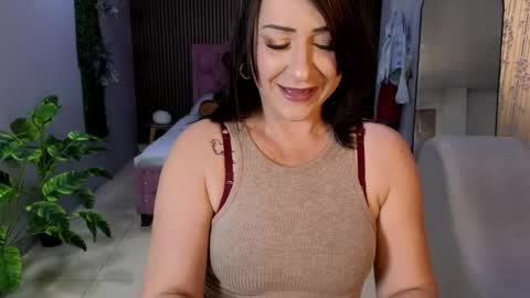 Snapshot of camil_milfdream chatting on May 9, 2026, 11:04 am Camil online show from May 9, 2026, 11:04 am