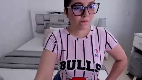 Camila buitrago online show from June 24, 2026, 11:37 pm