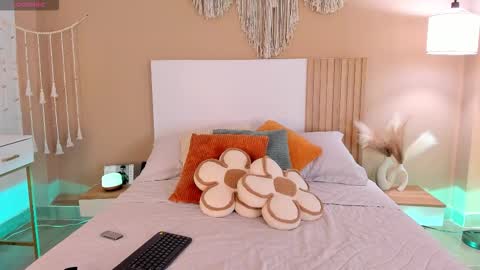 camila_bustamante_ online show from February 18, 2026, 3:30 pm