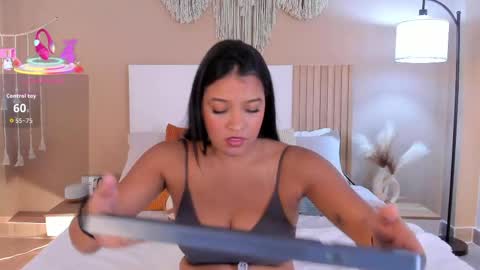 Snapshot of camila_bustamante_ chatting on April 20, 2026, 2:42 pm camila_bustamante_ online show from April 20, 2026, 2:42 pm