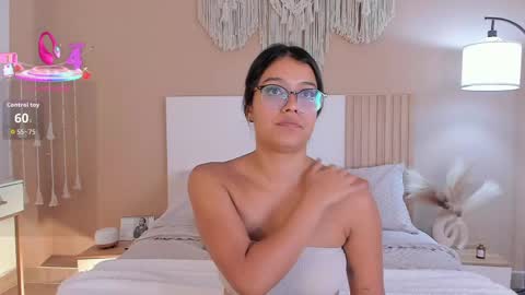 camila_bustamante_ online show from June 4, 2026, 2:01 pm