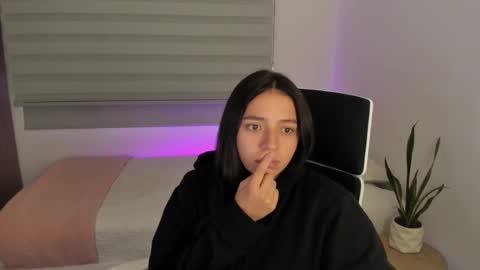  C A M I  online show from March 4, 2026, 8:15 pm