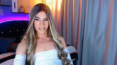 Camila online show from January 4, 2025, 3:18 am