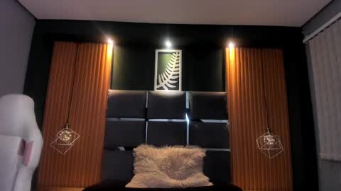 camila_martinez9 online show from January 14, 2025, 3:57 pm