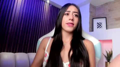 camila_martinez9 online show from April 15, 2026, 11:28 am