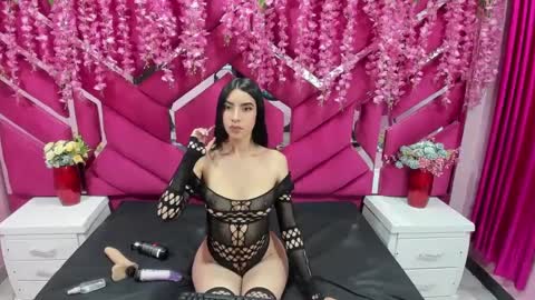 camila_reyess_ online show from January 28, 2025, 3:36 am
