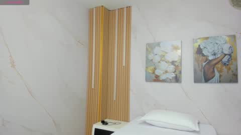 Snapshot of camilahunter__ chatting on December 9, 2024, 12:30 pm Camila online show from December 9, 2024, 12:30 pm