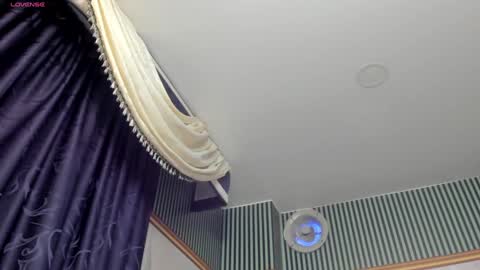 Snapshot of camilahunter__ chatting on December 11, 2024, 3:13 am Camila online show from December 11, 2024, 3:13 am