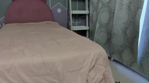 Snapshot of camilahunter__ chatting on January 19, 2025, 12:39 pm Camila online show from January 19, 2025, 12:39 pm