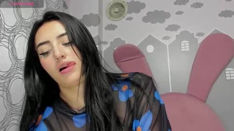 Snapshot of camilahunter__ chatting on February 15, 2025, 4:03 am Camila online show from February 15, 2025, 4:03 am