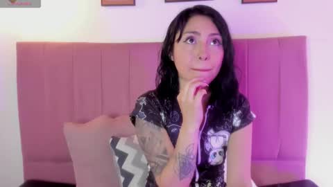 Camila online show from November 11, 2025, 7:25 pm