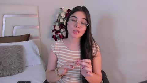 Camila online show from February 4, 2025, 10:45 pm