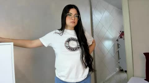 Camila online show from September 14, 2025, 5:23 pm