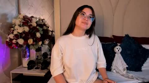 Camila online show from October 18, 2025, 7:36 pm