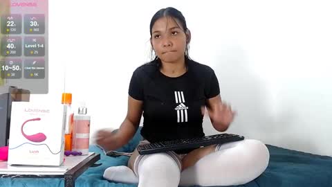 Camila online show from December 15, 2024, 4:04 pm