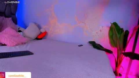 Snapshot of camilawhite_ chatting on May 4, 2026, 6:37 pm MARIA CAMILA online show from May 4, 2026, 6:37 pm