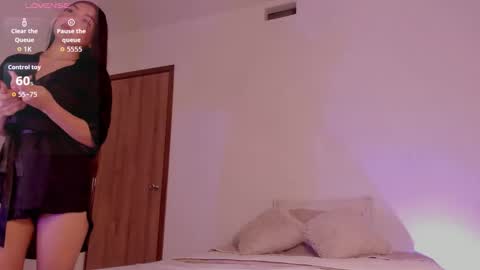 Snapshot of camile_histon chatting on October 3, 2025, 6:54 am Camile online show from October 3, 2025, 6:54 am