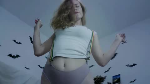 Snapshot of camille_20 chatting on October 22, 2025, 1:39 am Camille online show from October 22, 2025, 1:39 am