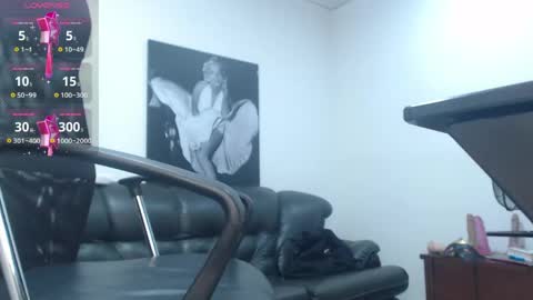 Snapshot of camille_diaz19 chatting on June 4, 2026, 9:43 pm Camille online show from June 4, 2026, 9:43 pm