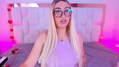 Snapshot of camille_juicy chatting on April 19, 2026, 12:48 pm Camille online show from April 19, 2026, 12:48 pm