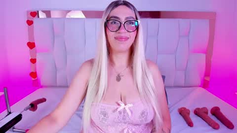 Snapshot of camille_juicy chatting on April 20, 2026, 1:03 pm Camille online show from April 20, 2026, 1:03 pm