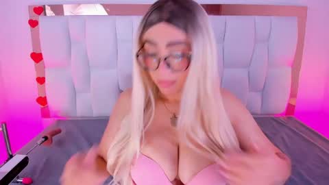 Snapshot of camille_juicy chatting on April 25, 2026, 1:41 pm Camille online show from April 25, 2026, 1:41 pm