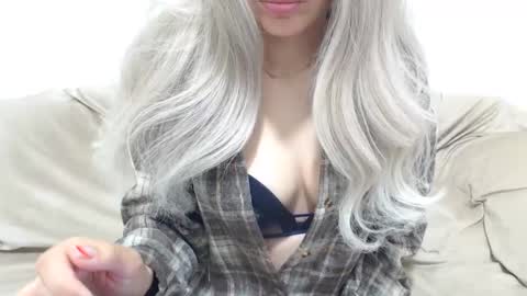 Snapshot of camillebunny chatting on April 23, 2026, 2:35 am CamilleBunny online show from April 23, 2026, 2:35 am