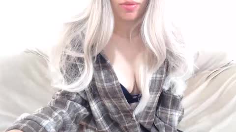 Snapshot of camillebunny chatting on May 8, 2026, 3:12 am CamilleBunny online show from May 8, 2026, 3:12 am