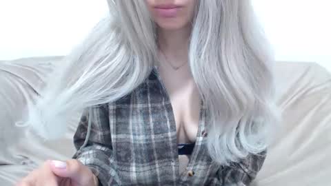 Snapshot of camillebunny chatting on May 15, 2026, 1:56 am CamilleBunny online show from May 15, 2026, 1:56 am