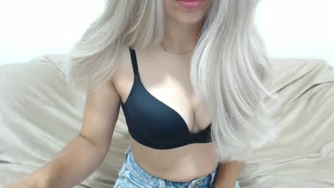 Snapshot of camillebunny chatting on June 14, 2026, 2:24 am CamilleBunny online show from June 14, 2026, 2:24 am
