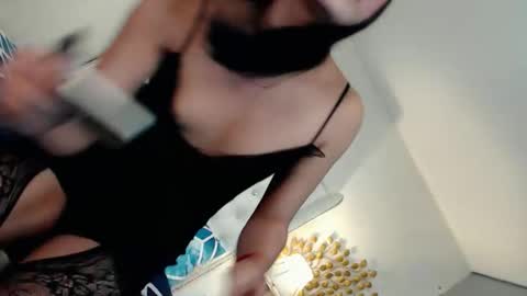 camillejoson online show from April 19, 2026, 12:54 am