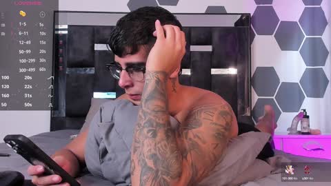   INDEPENDENT MODEL online show from February 2, 2025, 3:07 pm