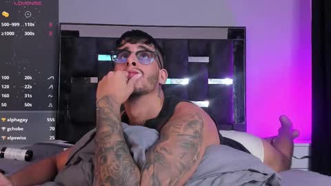   INDEPENDENT MODEL online show from February 26, 2025, 6:37 am