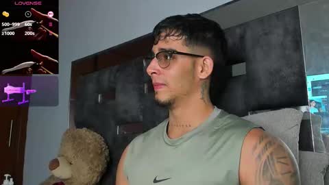   INDEPENDENT MODEL online show from September 12, 2025, 6:02 am