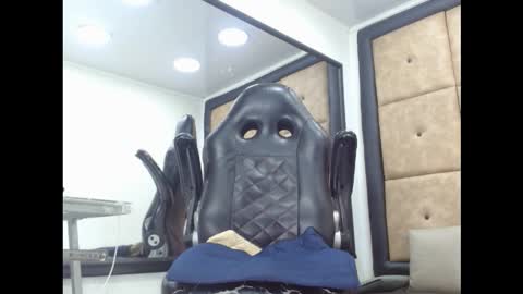 Snapshot of camilobuck chatting on December 19, 2025, 11:34 pm camilobuck online show from December 19, 2025, 11:34 pm