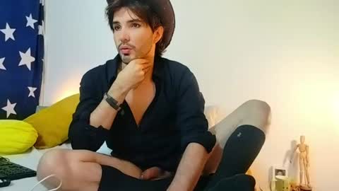 Snapshot of camilosaennz chatting on June 17, 2026, 12:24 am camilo online show from June 17, 2026, 12:24 am