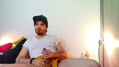 Snapshot of camilosaennz chatting on June 18, 2026, 6:23 pm camilo online show from June 18, 2026, 6:23 pm